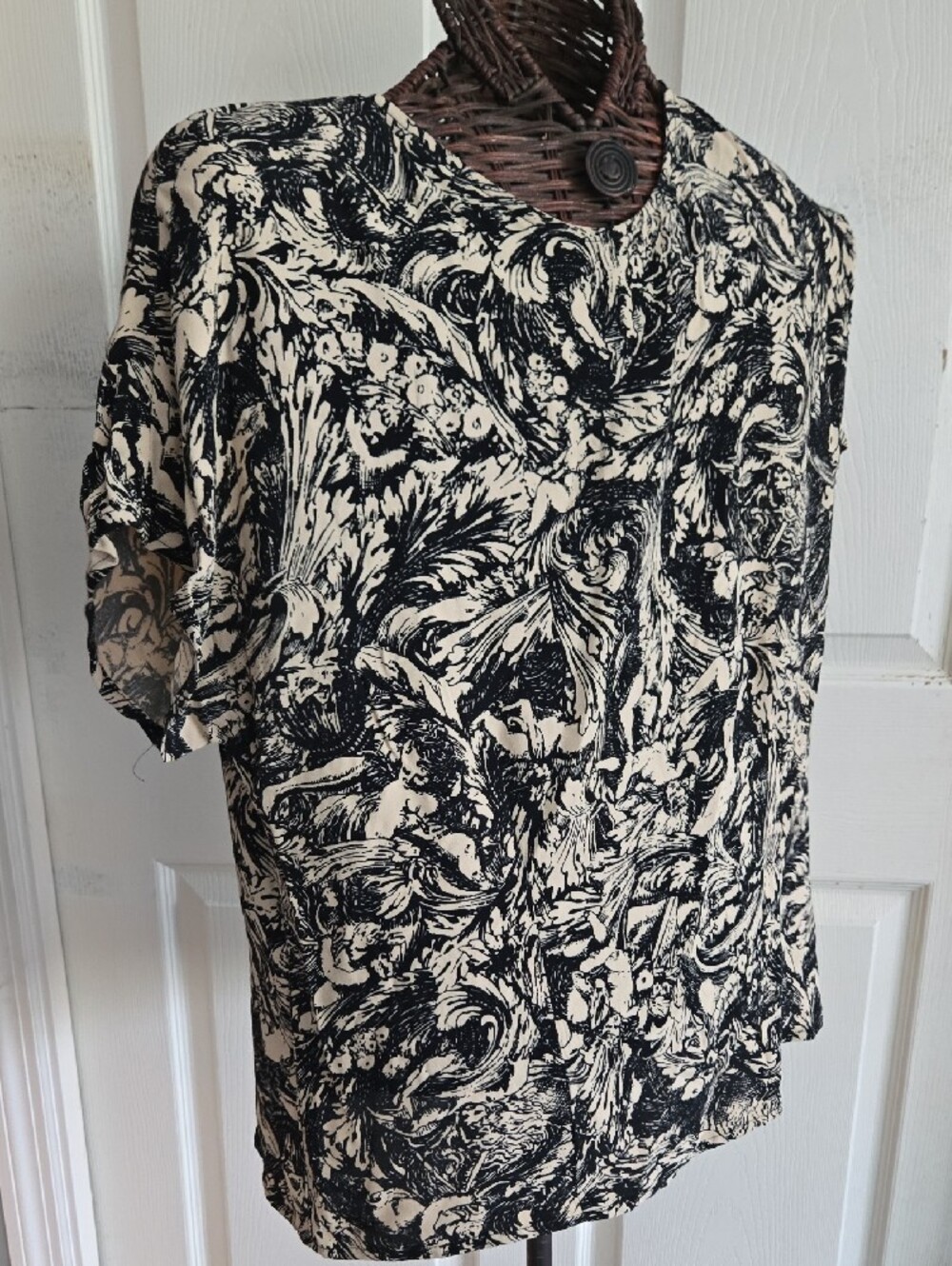 Carole Little Black and Cream Abstract Floral Short Sleeve Tee - Picture 5 of 8